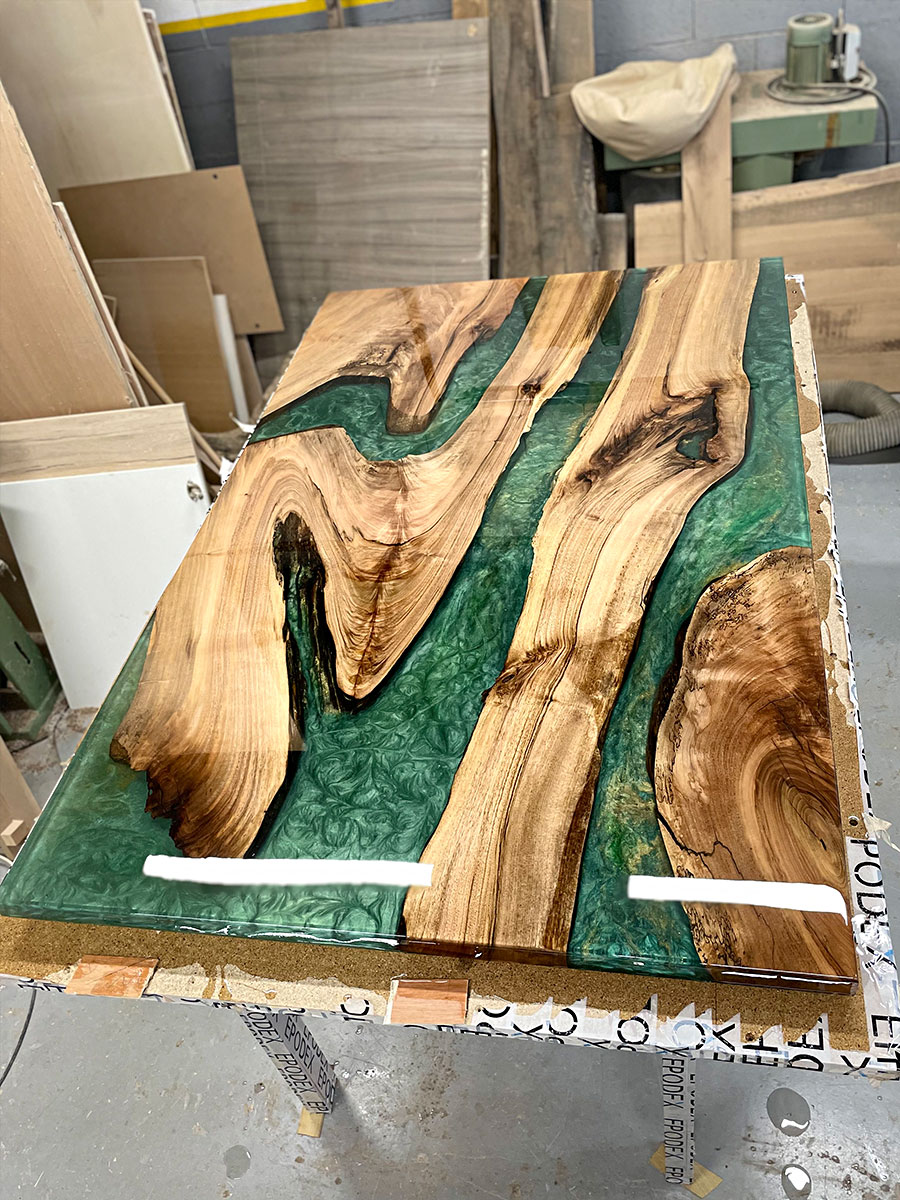 inffinity-table-13-bois-epoxy-franck-ferrigno